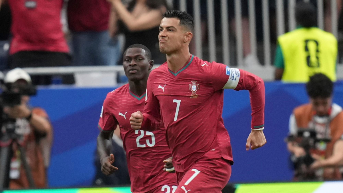 Golazo histórico de Cristiano... y segundo de Portugal