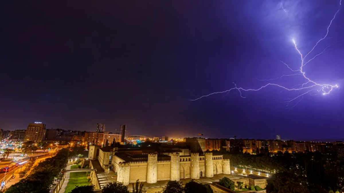 La AEMET mantiene la alerta roja y pide  precaución  por lluvias torrenciales