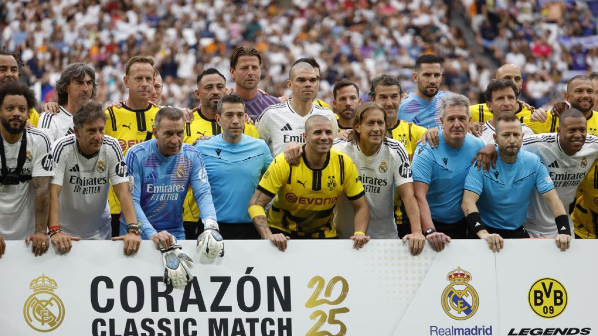Las leyendas del Real Madrid y el Dortmund llenan el Bernabéu