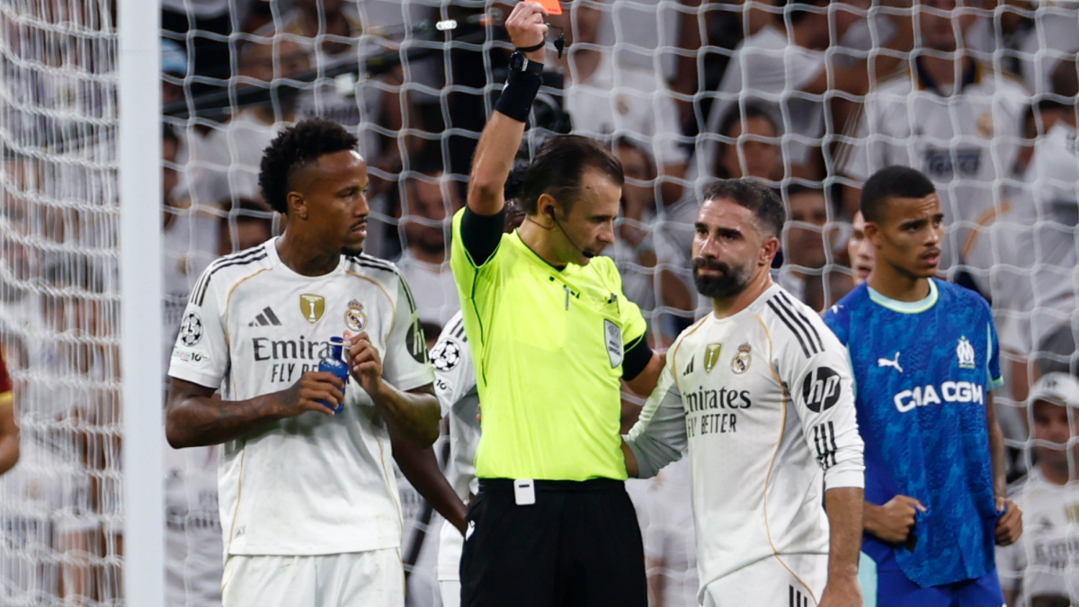 إيقاف داني كارفاخال مباراتين بسبب اعتدائه على رولي في دوري أبطال أوروبا