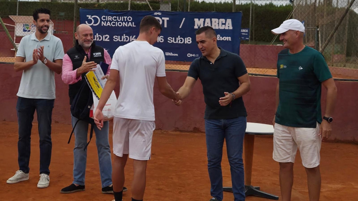 Éxito en el Club de Tenis Carlet del 30º Circuito RPT - MARCA by Wilson