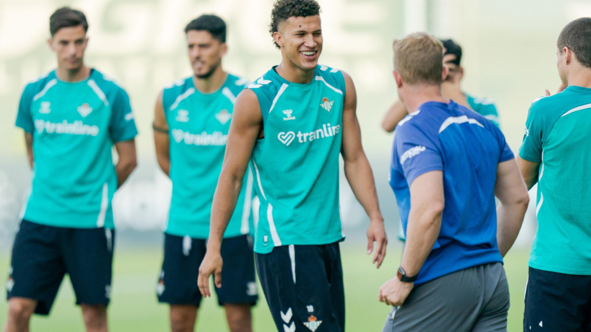  Nelson Deossa, principal novedad en el regreso al trabajo del Betis 