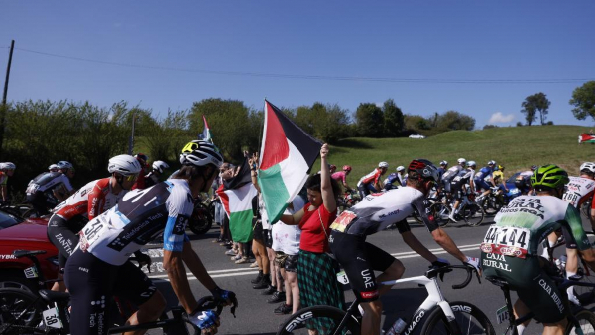 Citadas a declarar cuatro personas en Navarra por boicotear al equipo Israel - Premier Tech en la Vuelta