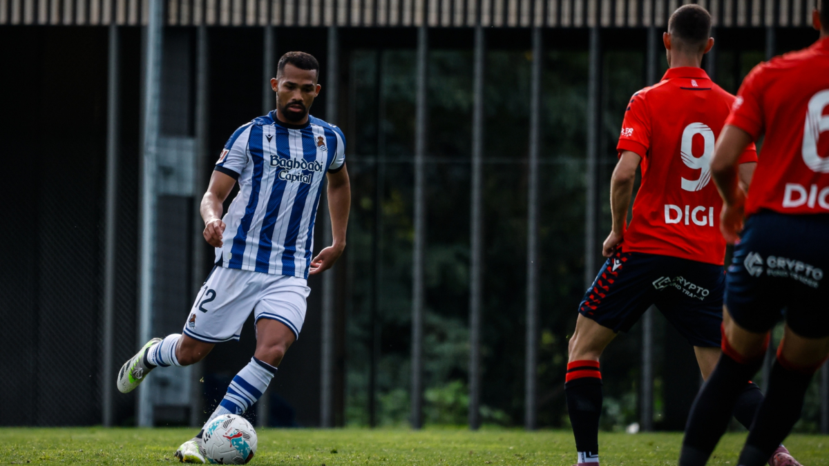  Yangel Herrera debuta con la Real como titular en el amistoso contra Osasuna 