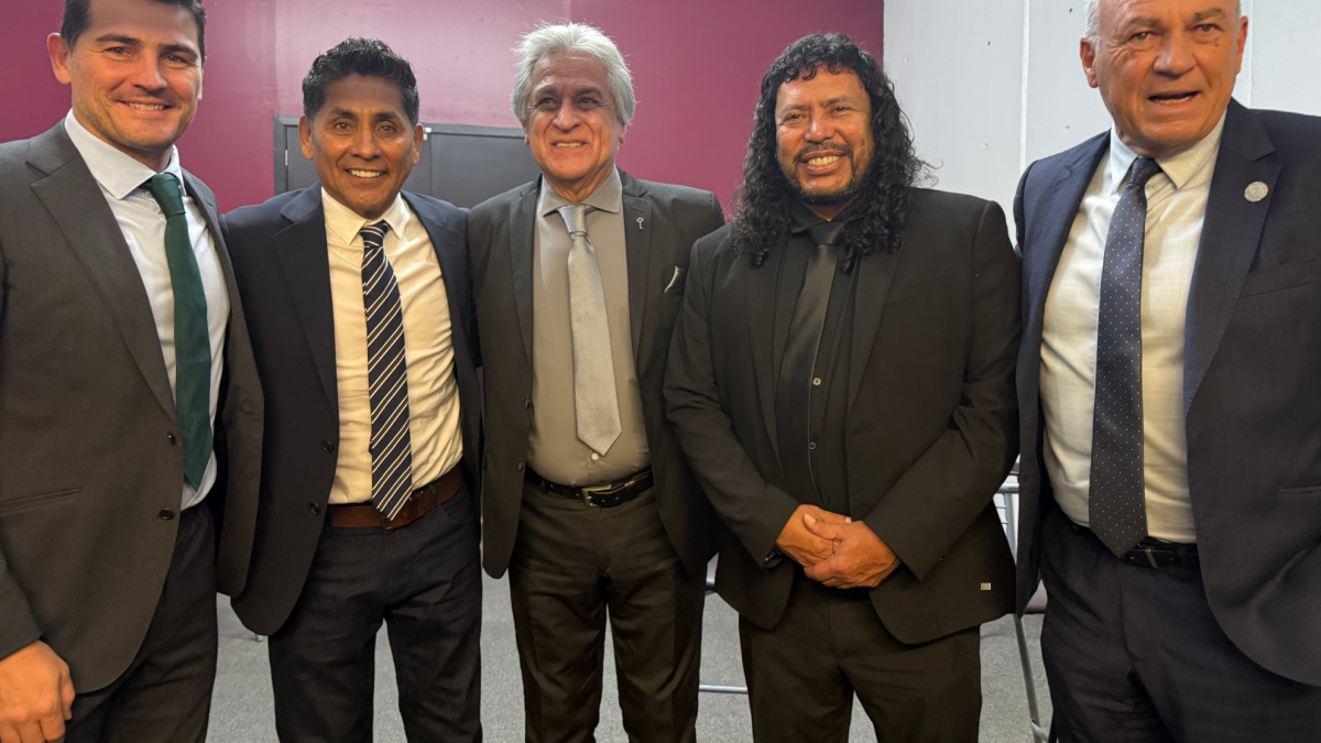 Casillas se corona en México en una gala que acaba en foto histórica