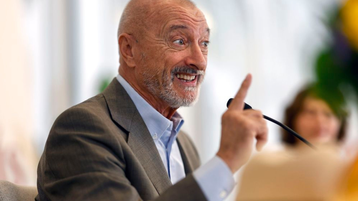 Pérez-Reverte estalla tras ser acusado de insinuar un asesinato: "Con estos bueyes hay que arar"