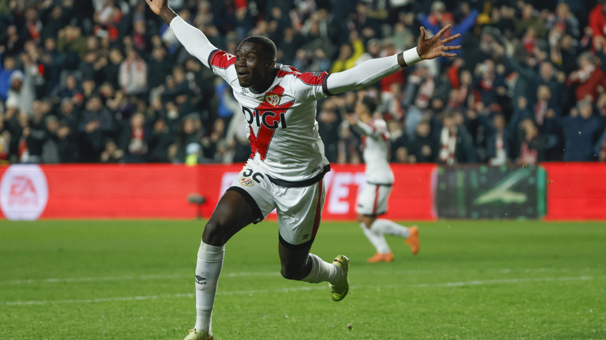 Mendy revuelve todo en Vallecas