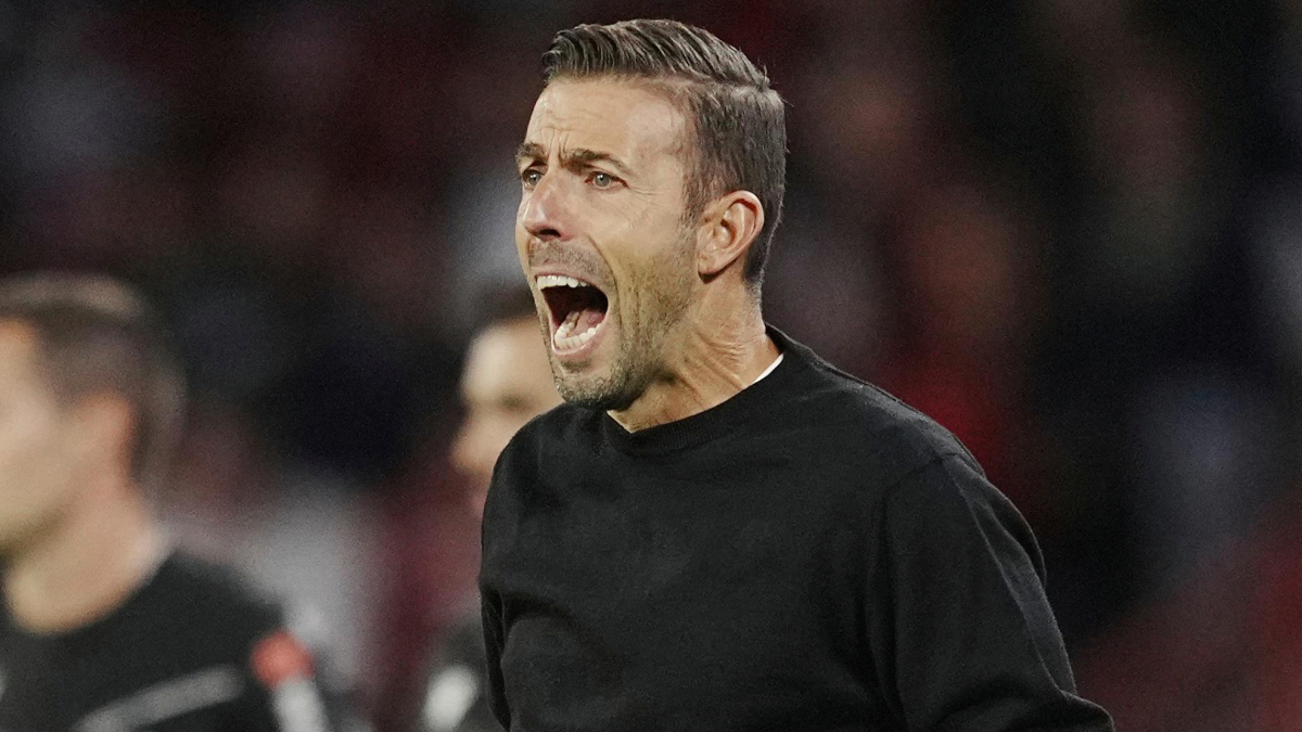 Luis García explota: "Desde las seis de la mañana tirados en un muelle, salían las sillas por el aire en el barco..."