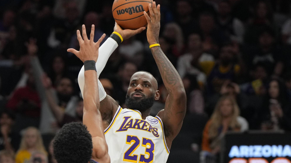 LeBron salva de la inmolación a sus Lakers y recuerda que el que ríe el último, ríe mejor