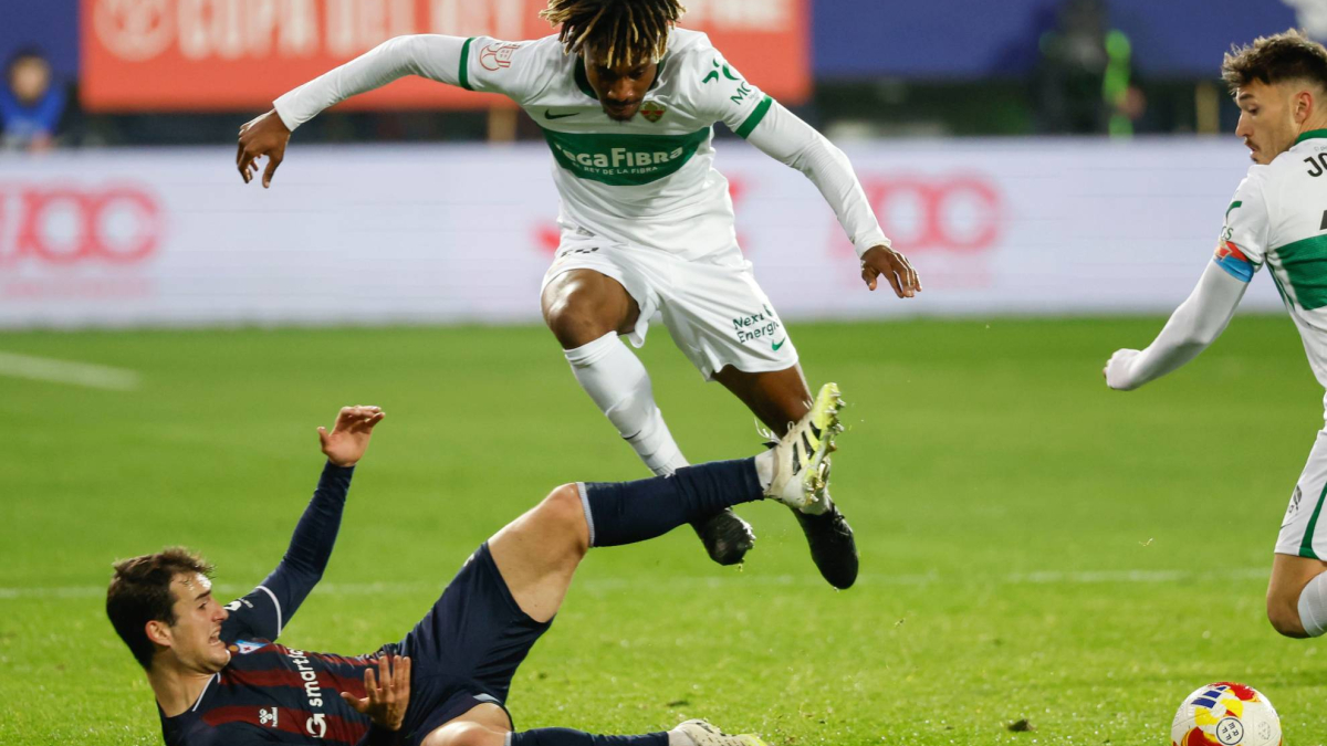 Dituro encabeza la resistencia del Elche