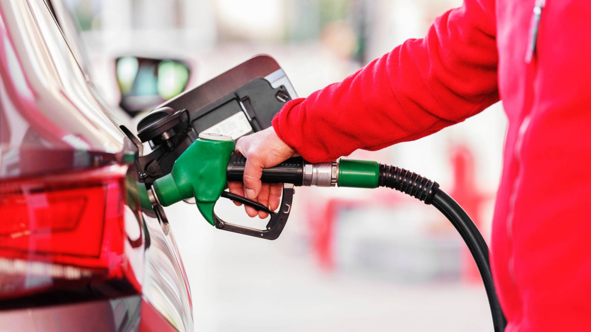 Ni veto total ni barra libre: qué coches gasolina y diésel podremos seguir comprando a partir de 2035