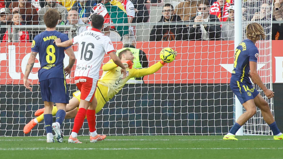 Uno de los paradones del año: Oblak voló para evitar el gol del Girona