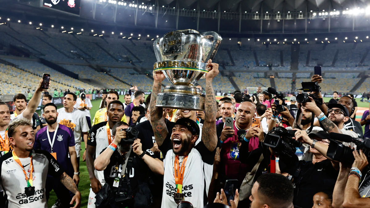 Memphis Depay le da la Copa de Brasil al Corinthians