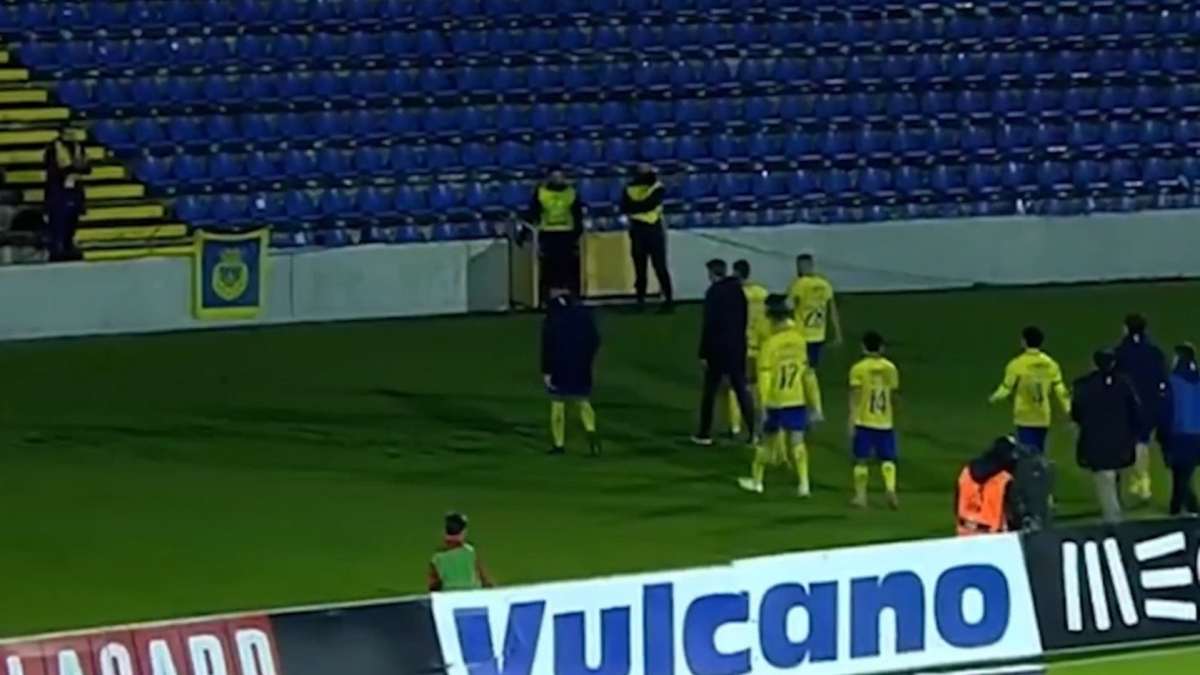 Viajas 1.400 kilómetros para ver a tu equipo, eres el único en la grada... ¡y tu equipo empata a cero!