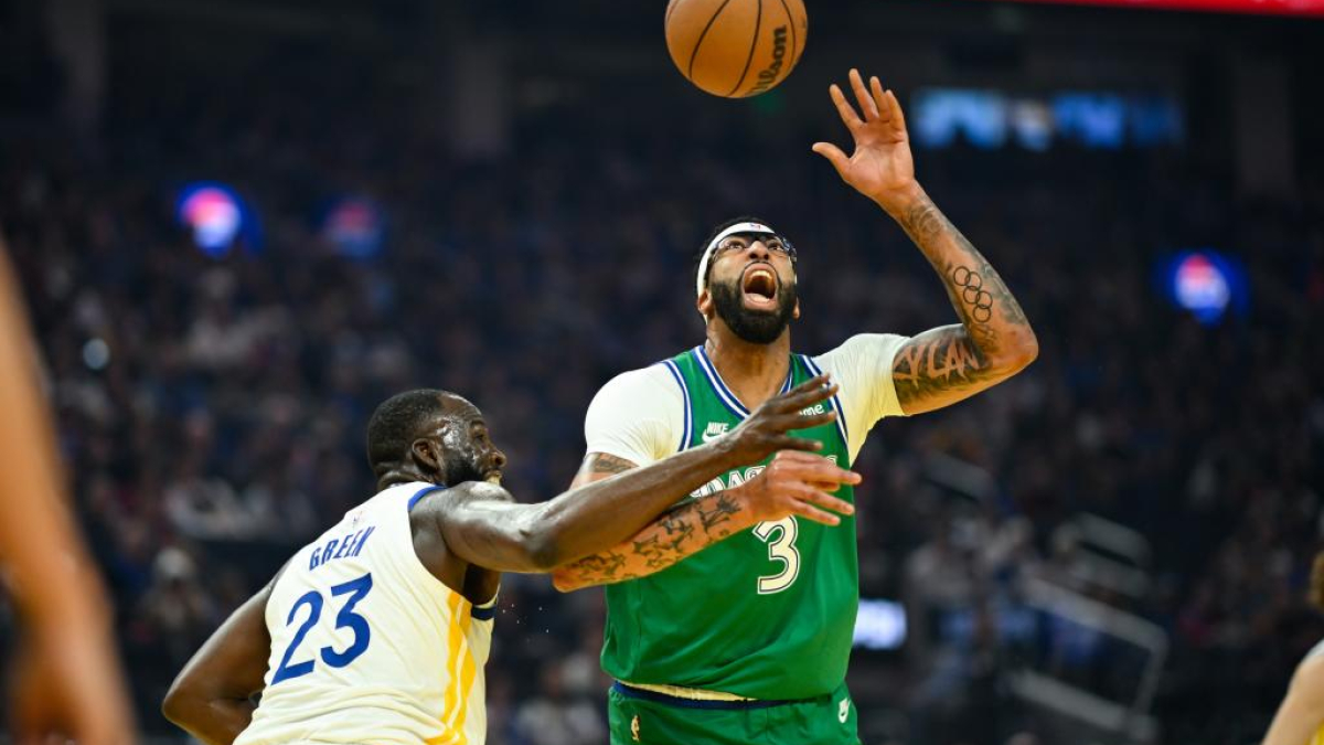 Los Warriors amargan la Navidad a los Mavericks, con Anthony Davis lesionado