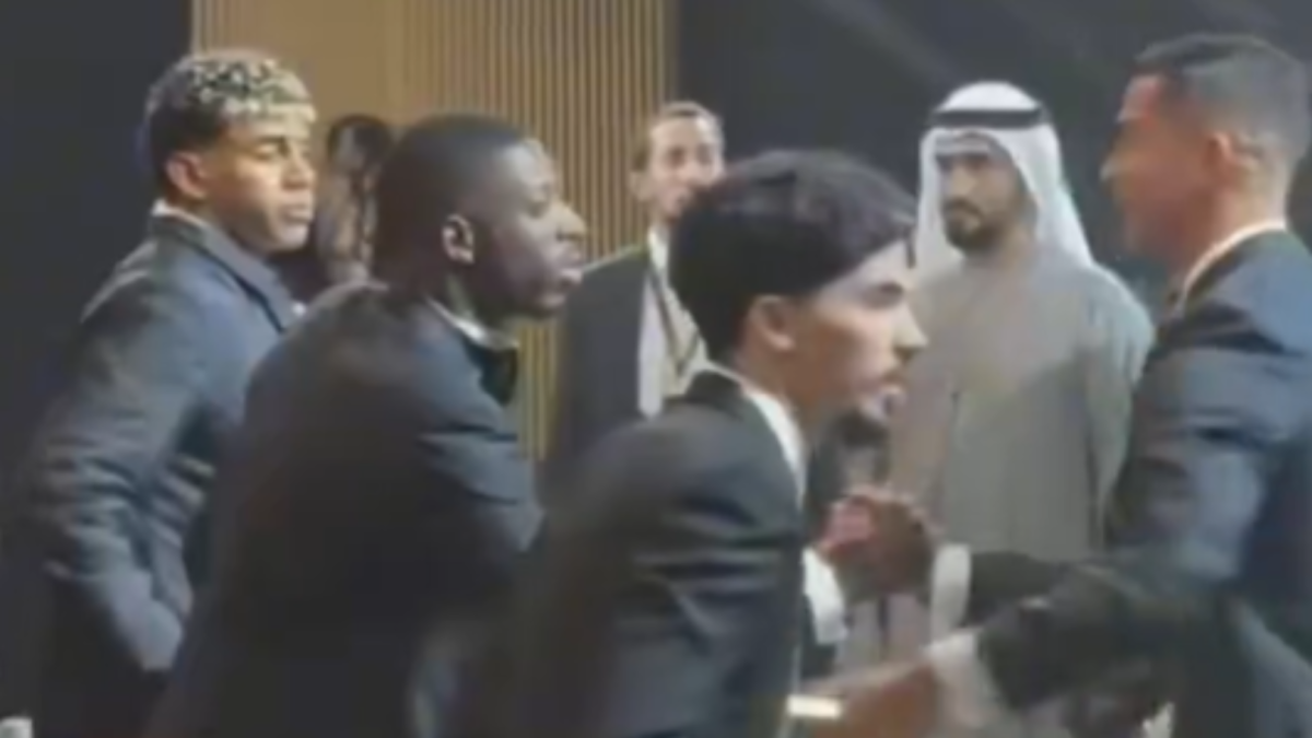 El gesto de Lamine a la llegada de Cristiano: máximo respeto del crack culé en los Globe Soccer Awards