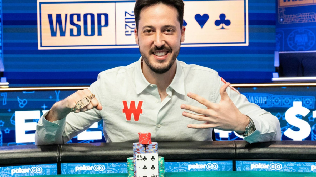Adrián Mateos: "Los jugadores de poker no fuman puros como en las películas, es gente muy preparada"