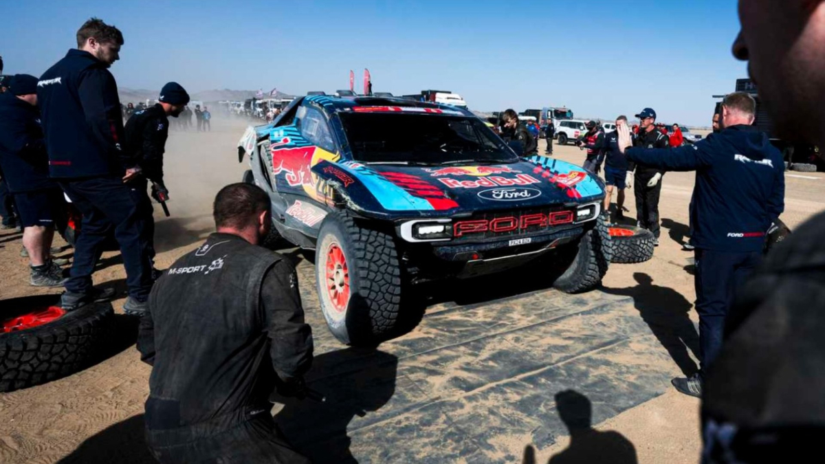 Pit stops en el desierto: cuando el Dakar se convierte... en Fórmula 1
