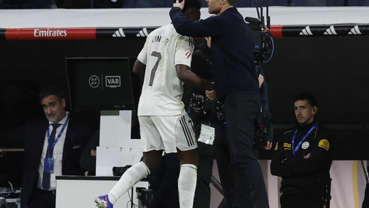 Otra tarde de pitos para Vinicius