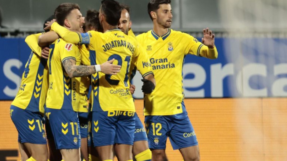 Estanis debuta con gol y deja a Las Palmas a un punto del liderato