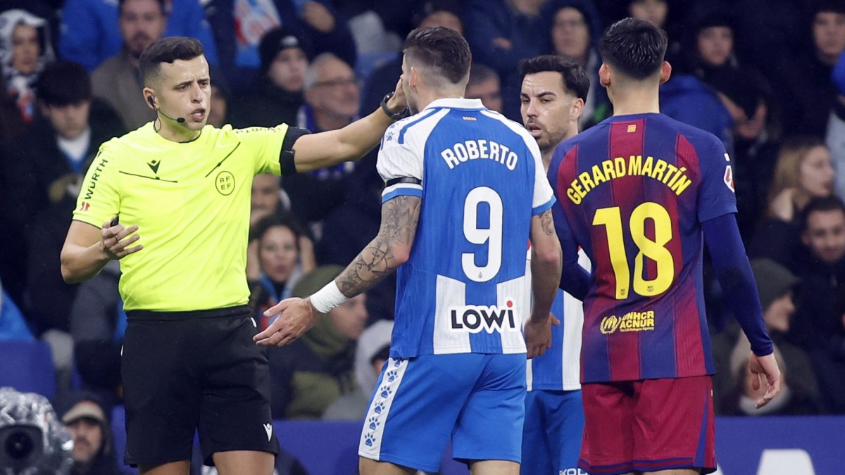 "Ferran, te he avisado antes; no quiero empujones con el balón fuera de lugar"<br>