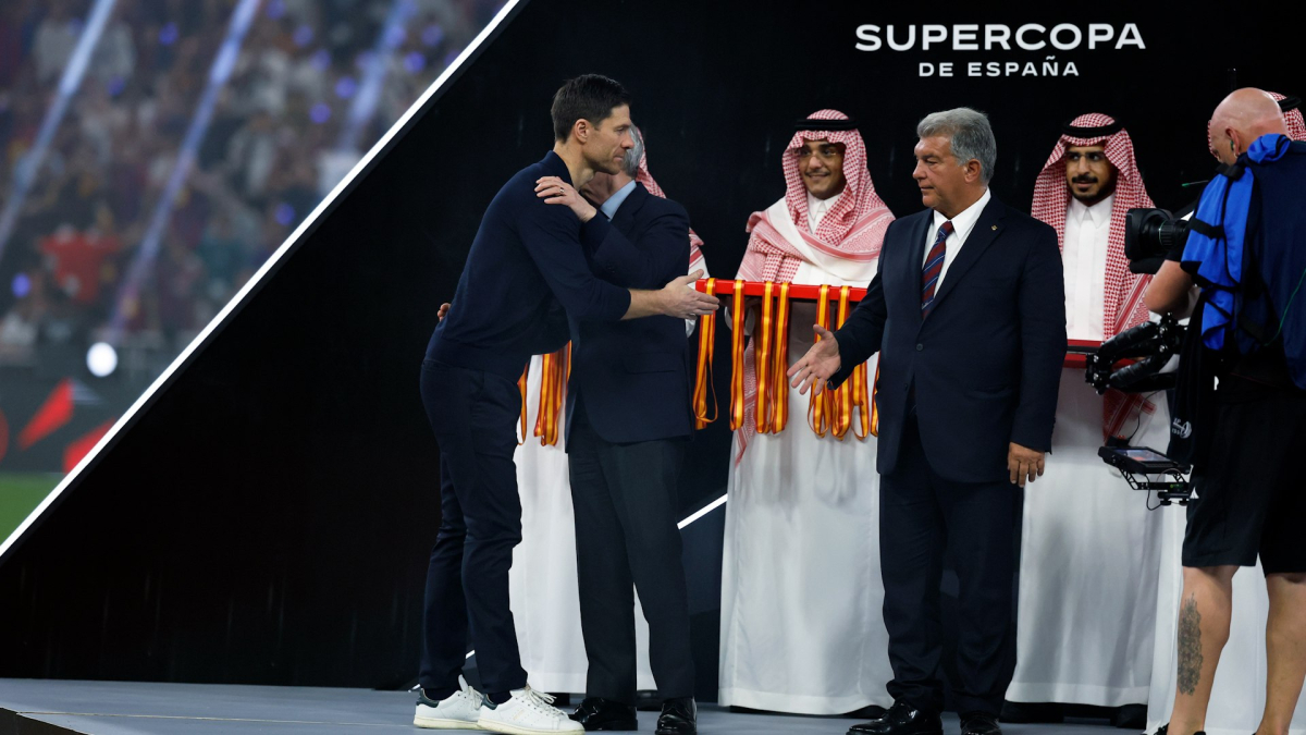 El último frío abrazo entre Xabi y Florentino: ¿el presidente ya sabía que lo sería?