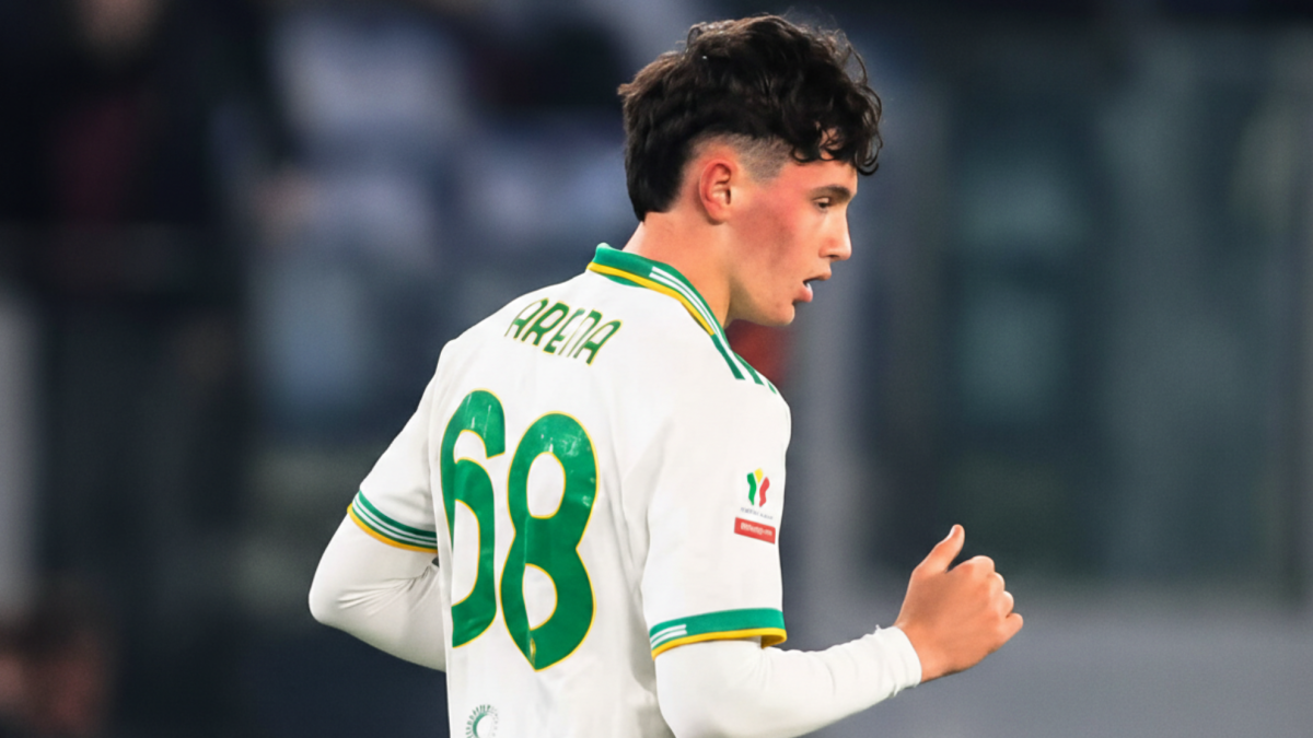 ¿El mejor debut de la historia? El primer balón que toca como profesional termina en gol