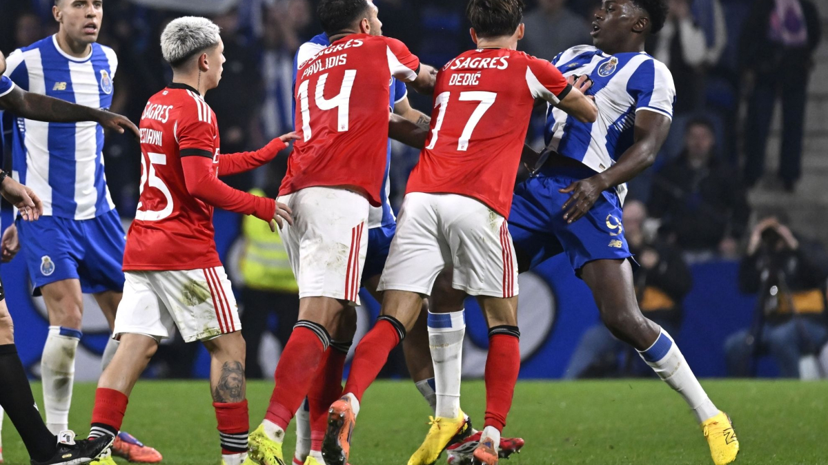 El Oporto se carga al Benfica de Mou