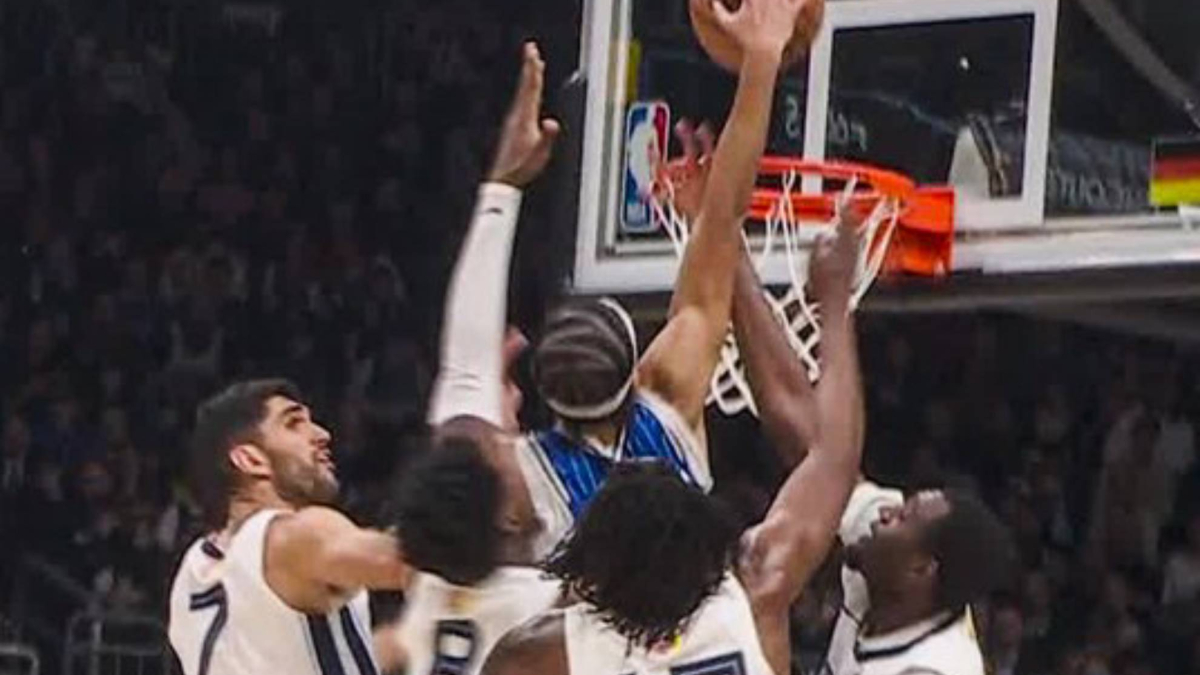 El mate "irreal", con víctima española, que es considerado el póster del año en la NBA: ¡Machaca sobre cuatro!