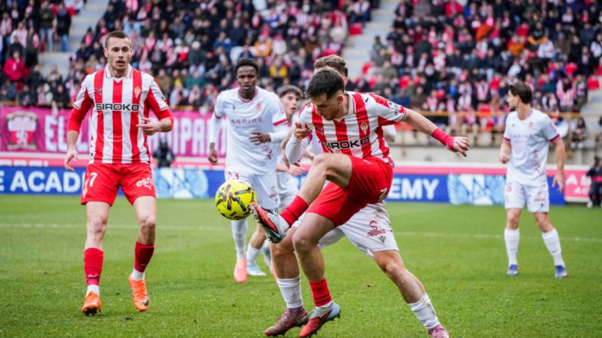 El Sporting remonta a la Cultural por reacción y efectividad