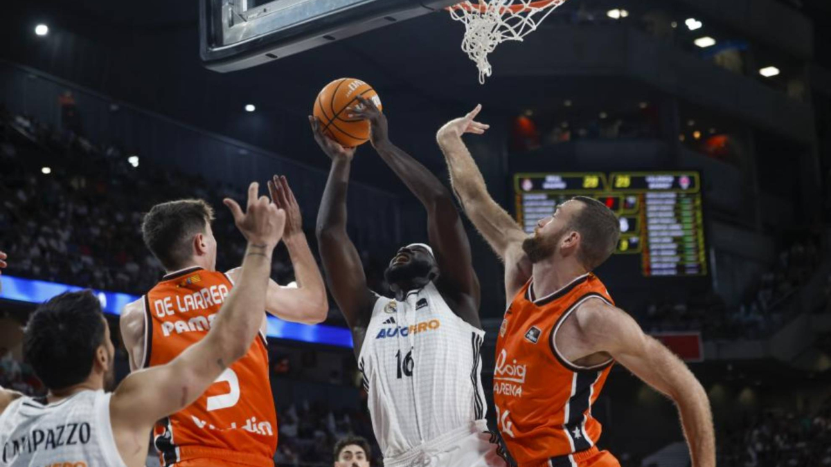 Real Madrid y Valencia luchan por el liderato... y por un goloso premio para la Copa