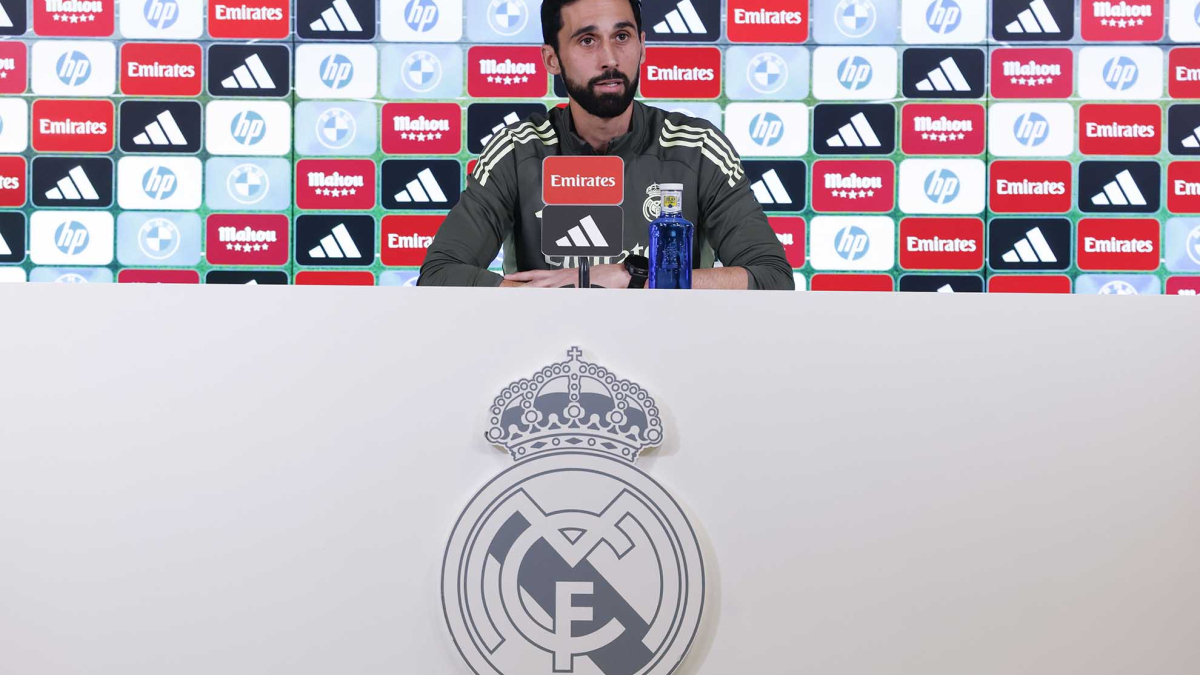 "A Arbeloa no le engañan pero a los socios sí"