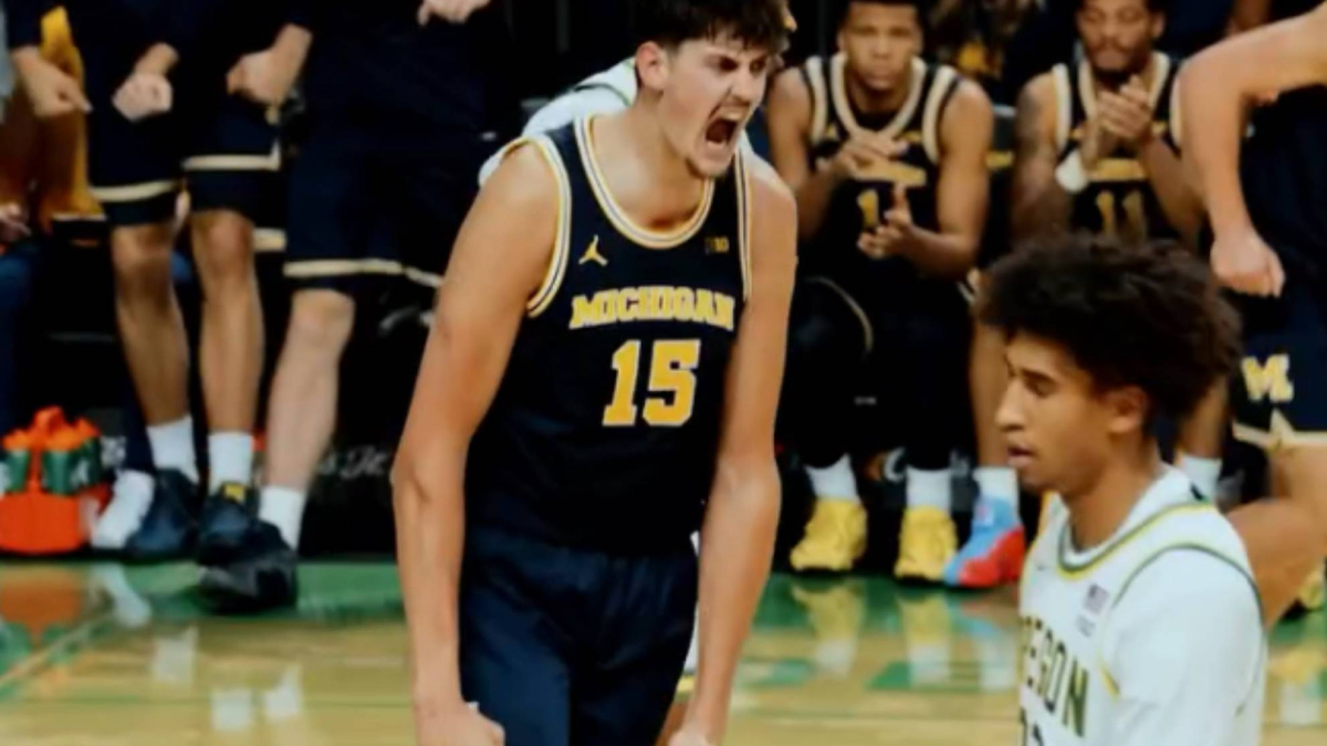 El coloso español Aday Mara impacta en Michigan y se cuelga del cielo con sus alas de 2,31