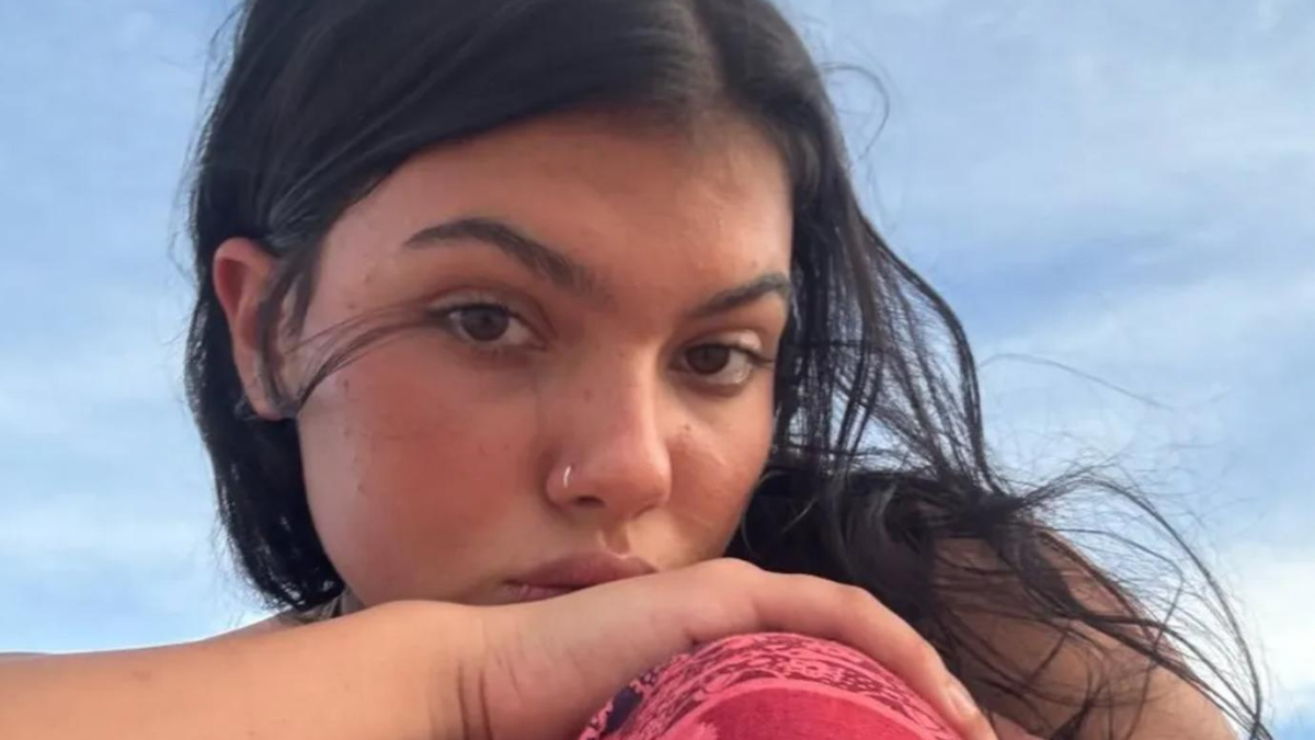 Hallan muerta a una joven canadiense de 19 años rodeada de dingos en una playa de Australia