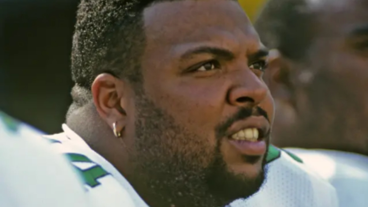 Asesinan al exjugador Kevin Johnson en el campamento para indigentes en el que vivía