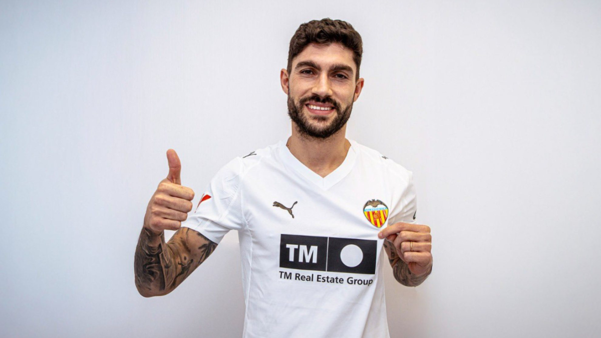 El Valencia hace oficial la cesión de Unai Núñez...