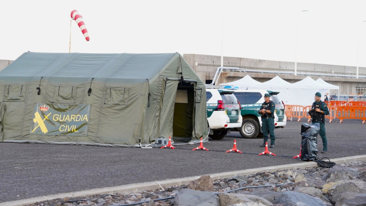 Muere un guardia civil en el desembarco del crucero MV Hondius