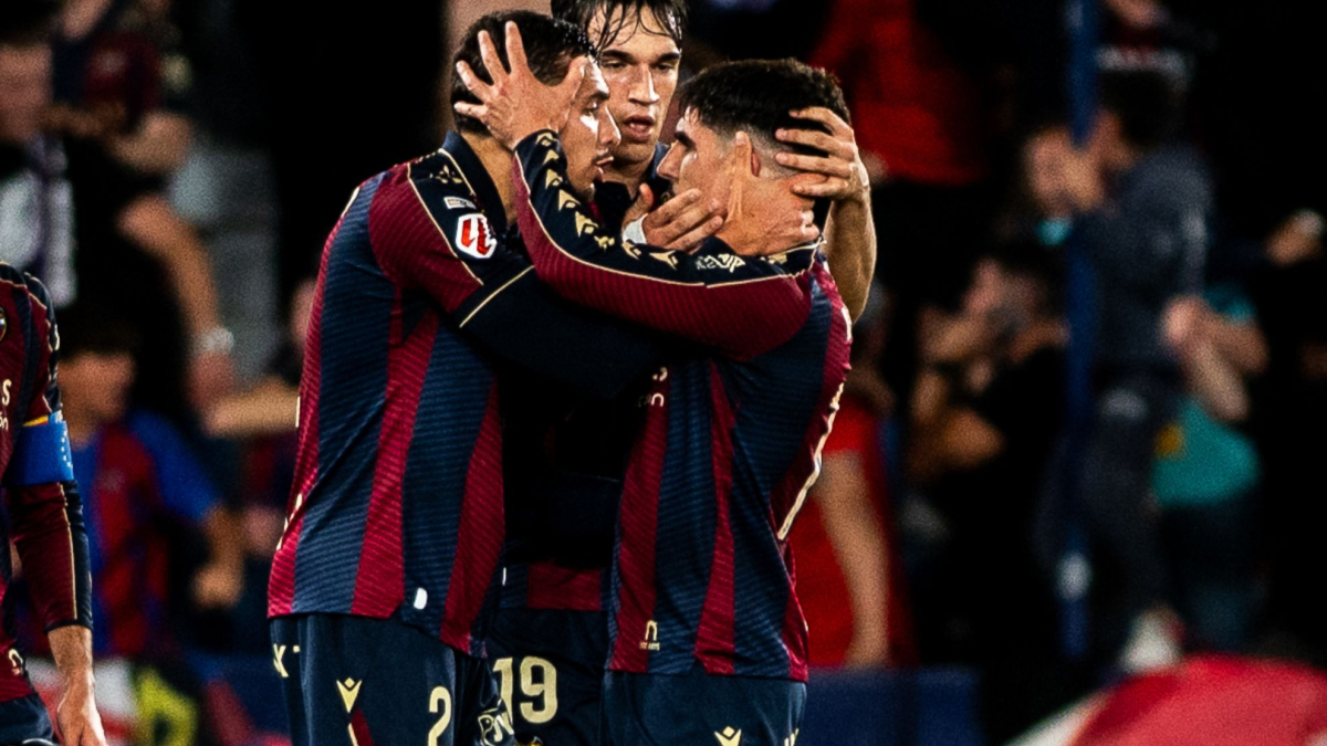 El Levante pisa tierra firme y revoluciona LaLiga