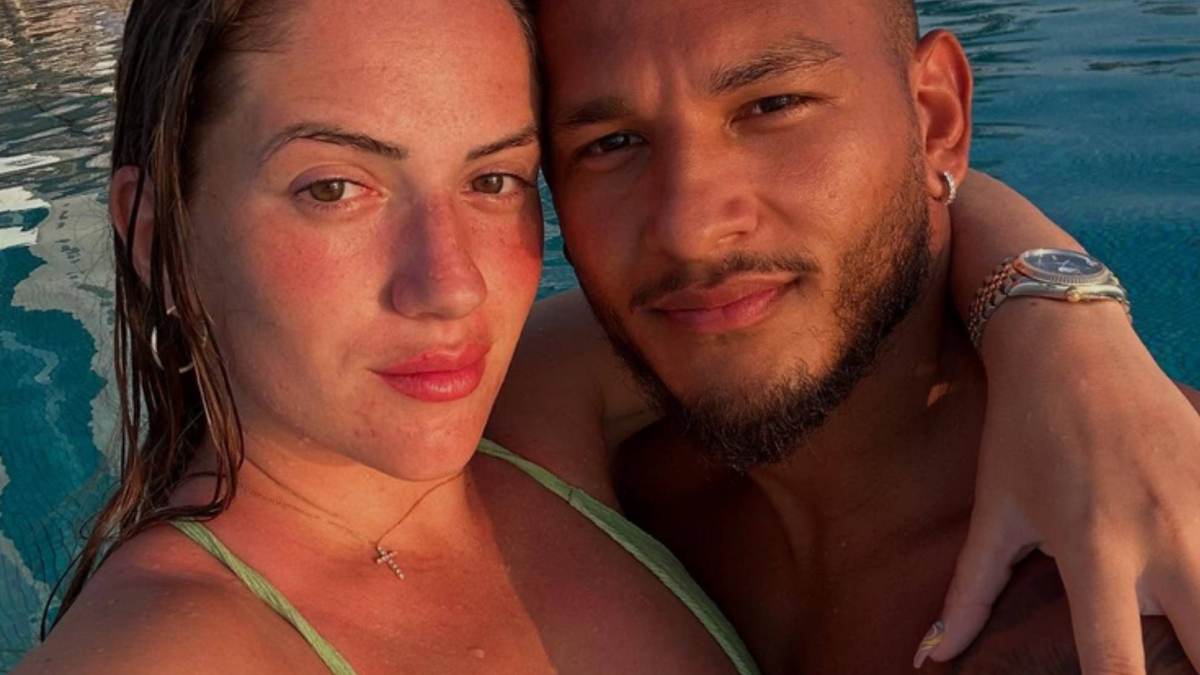 "Es una vergüenza ver a los aficionados insultando a las esposas de los futbolistas"