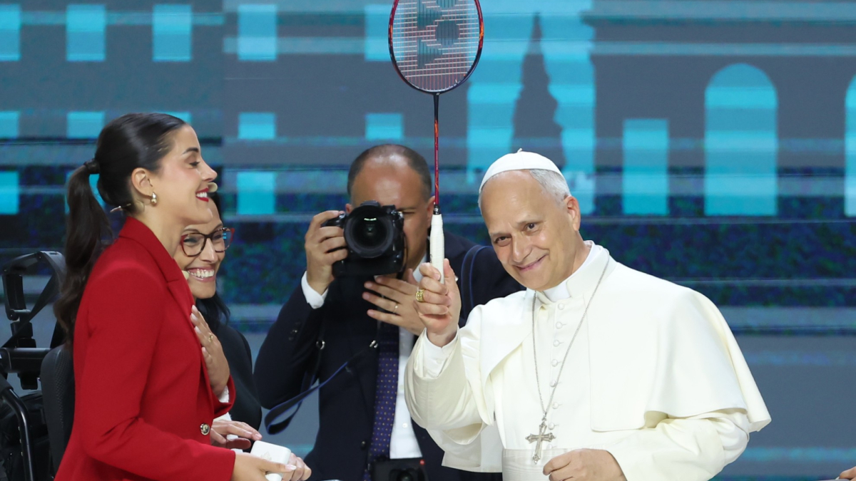 Teresa Perales y Carolina Marín, ante el papa 'deportista'