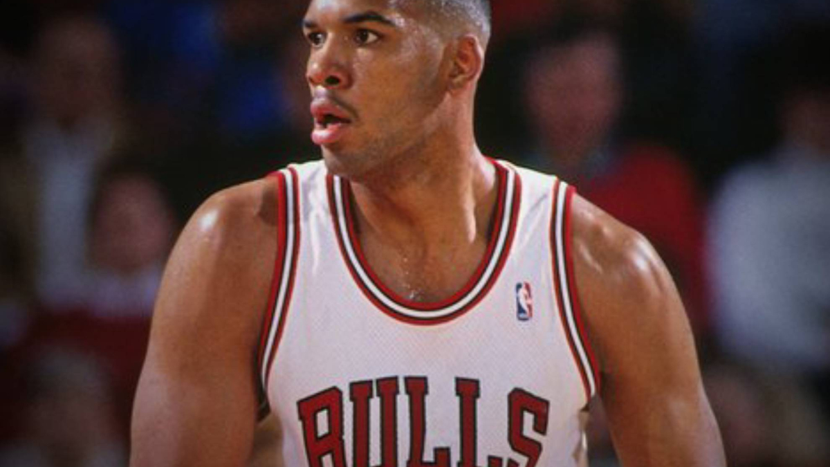 Muere el coloso que ganó tres anillos con Michael Jordan y s