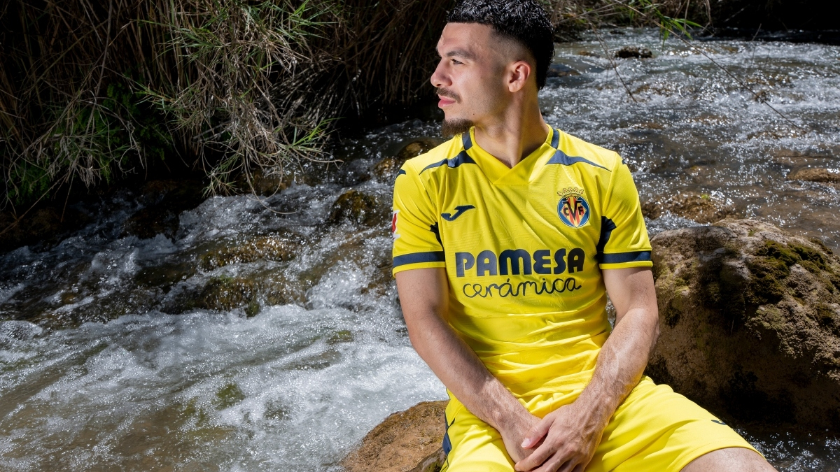 El Villarreal presenta su nueva piel con el agua y Mikautadze como protagonistas