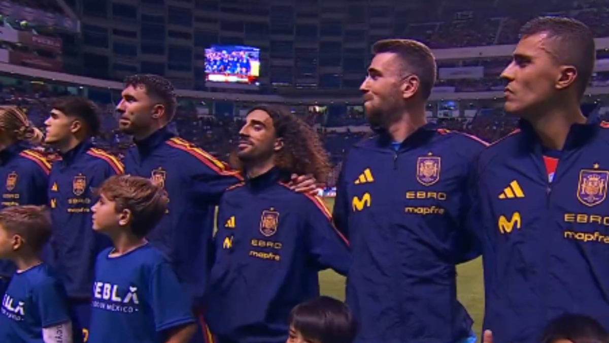 Las reacciones de los jugadores con el himno más largo de España que han escuchado<br>
