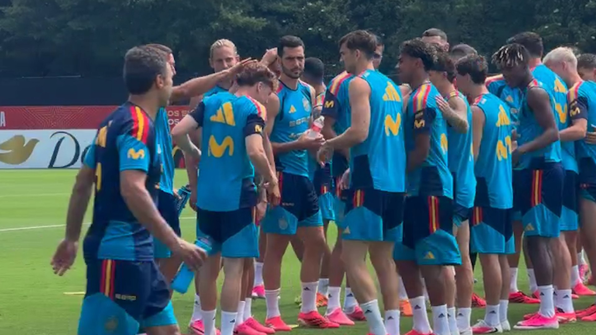 Víctor Muñoz se suma al grupo y De la Fuente ya tiene a los 26