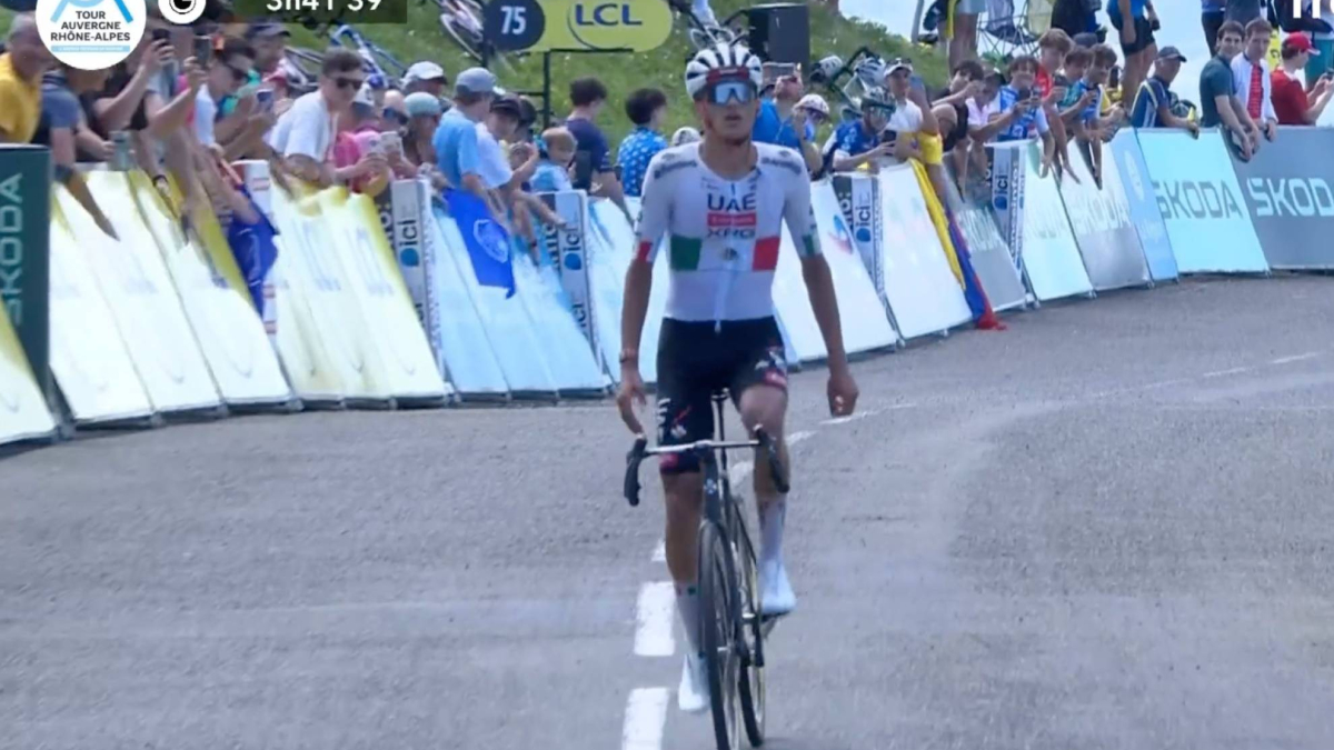 Isaac del Toro reina en el caos y Paul Seixas se hunde en el Tour Auvernia-Ródano-Alpes