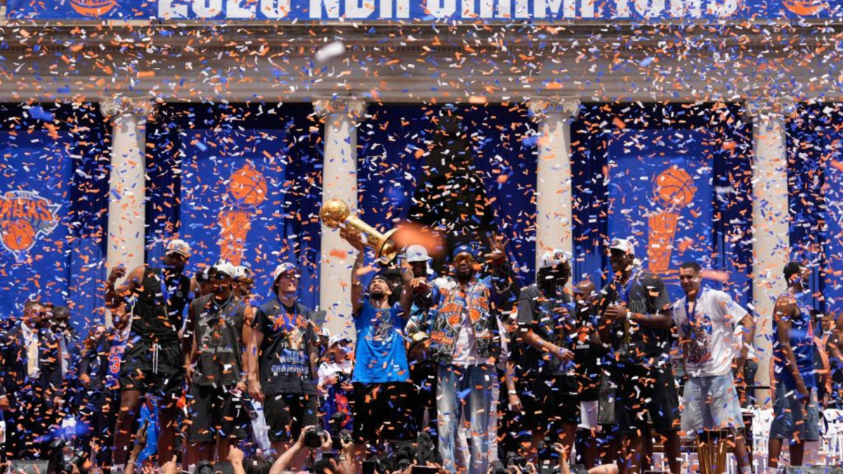 Locura en Nueva York durante el desfile de los campeones Knicks