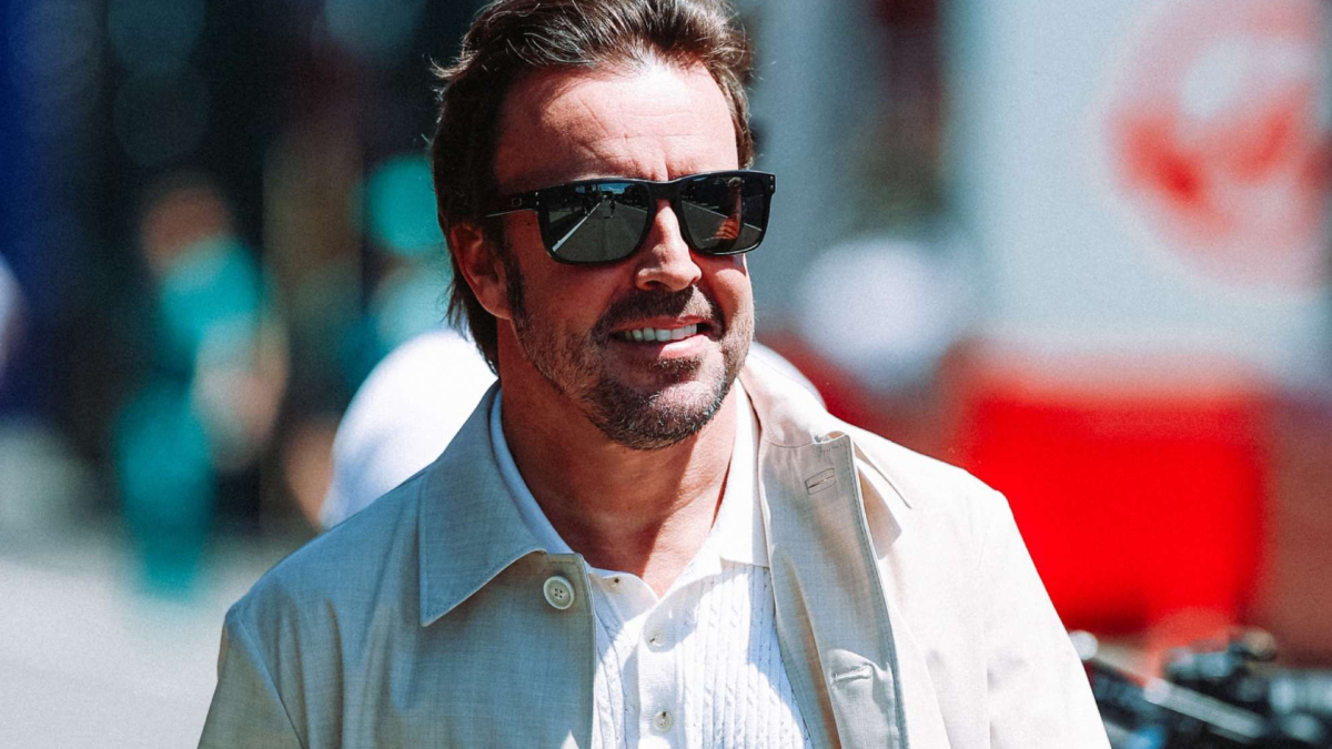 Alonso se ratifica con Aston Martin y desliza que lo que están viviendo "roza el abuso en redes"