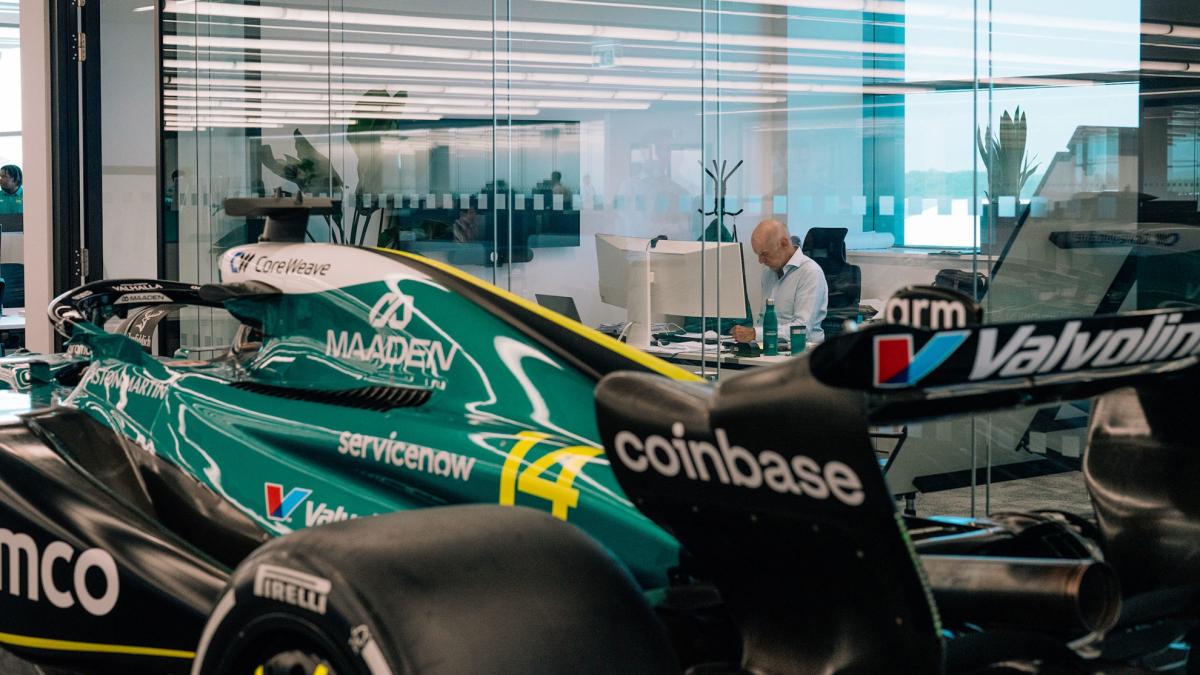 Krack confiesa que el límite de costes condiciona el plan de mejoras de Alonso
