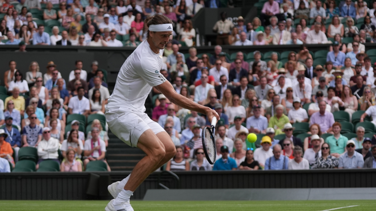 Zverev se deja un set en Wimbledon como campeón de Roland Garros