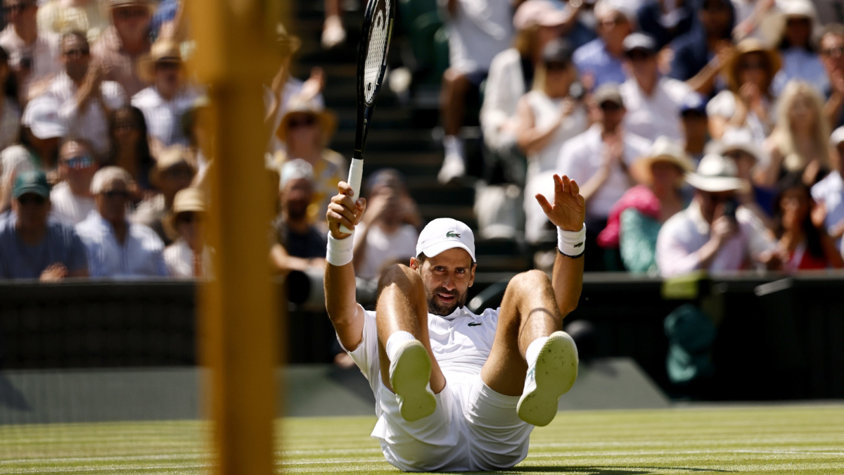 Djokovic atrapa a Federer en 'su' hierba de Wimbledon